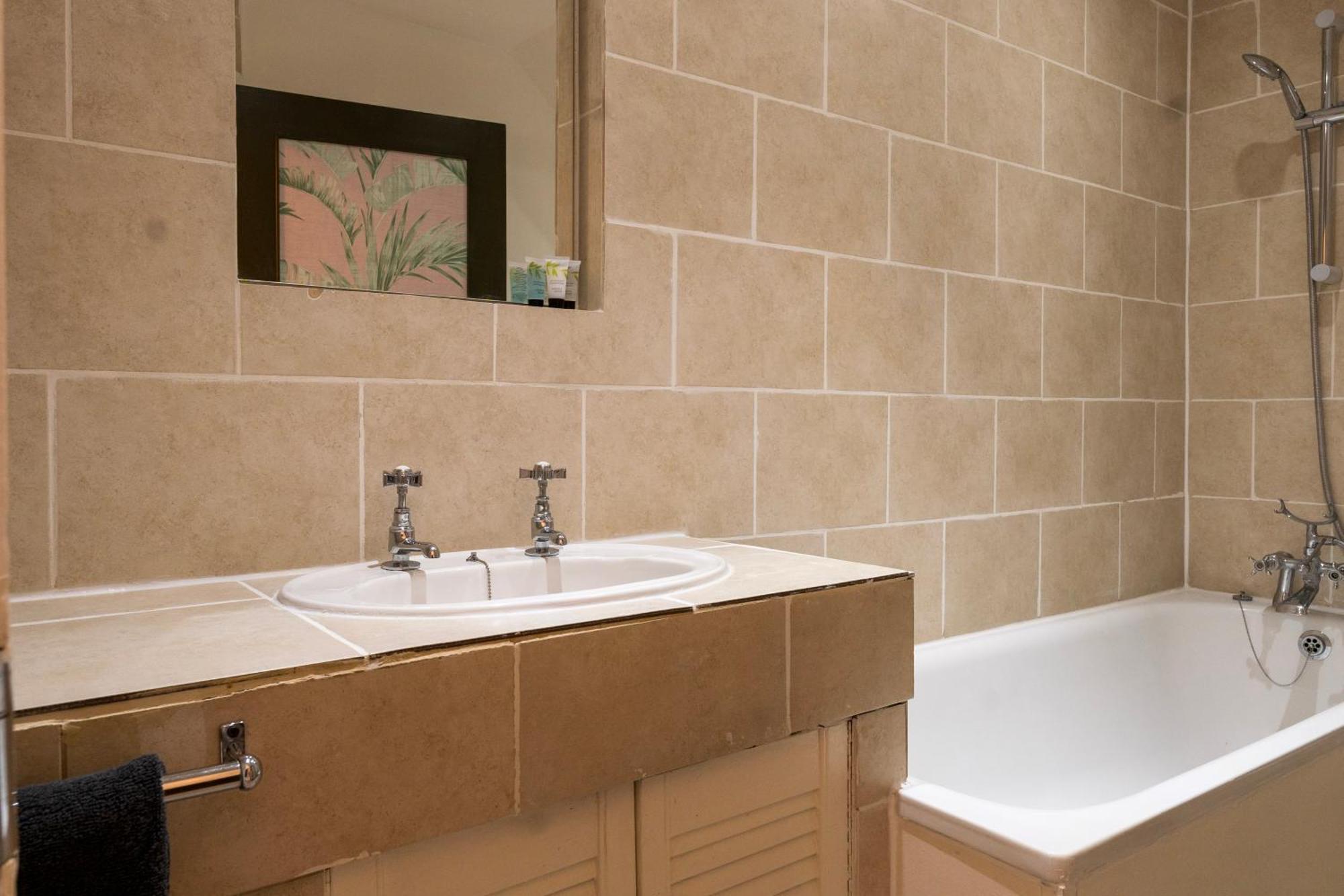 5C- Stylish Urban Retreat - Spacious 2 Bed Flat Londres Extérieur photo