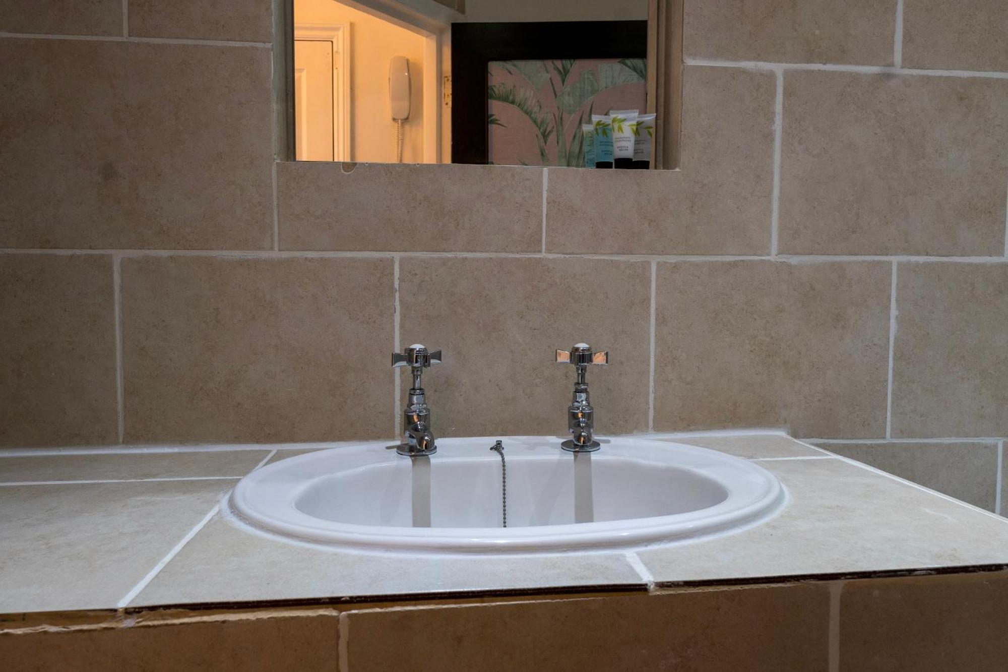 5C- Stylish Urban Retreat - Spacious 2 Bed Flat Londres Extérieur photo